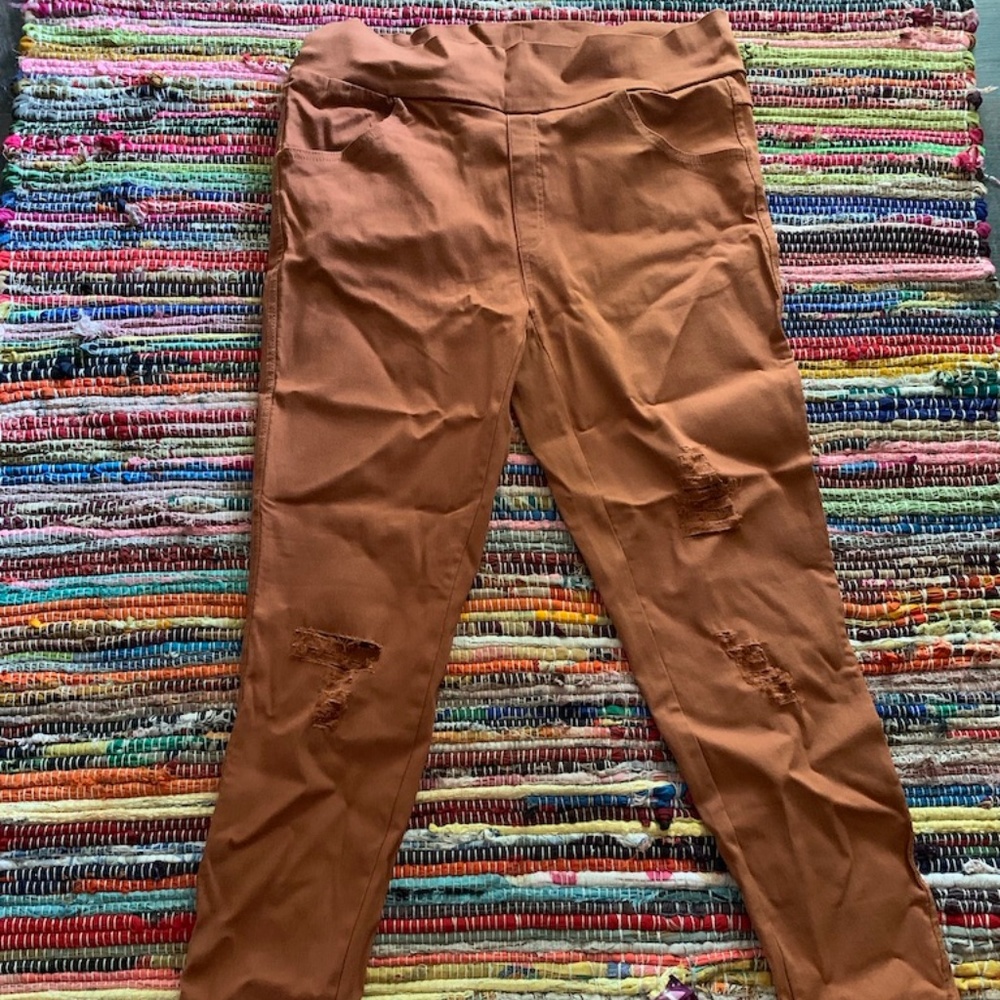 NWOT Agnes & Dora Distressed Jeggings